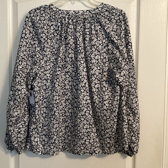 REMOVING Old Navy Blue Print Popover Medium - Picture 2 of 7